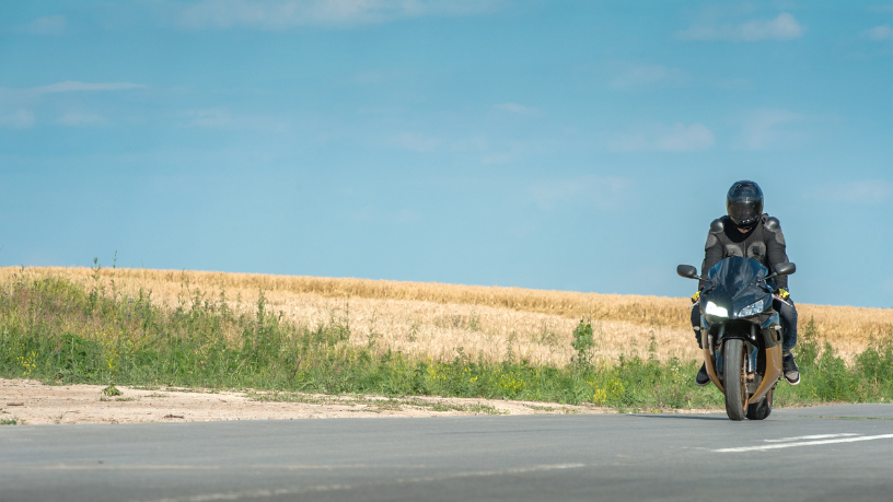Segurança nas motos exige atenção desde o início, reforça Márcio Velho da Silva ao orientar novos pilotos.