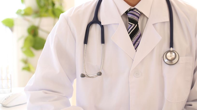 Alexandre Costa Pedrosa explica como escolher o plano de saúde ideal em cada fase da vida, considerando necessidades, custos e cobertura adequada.