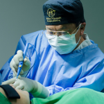 A relação entre autoestima e cirurgia plástica exige alinhamento de expectativas e cuidado emocional, afirma Milton Seigi Hayashi.